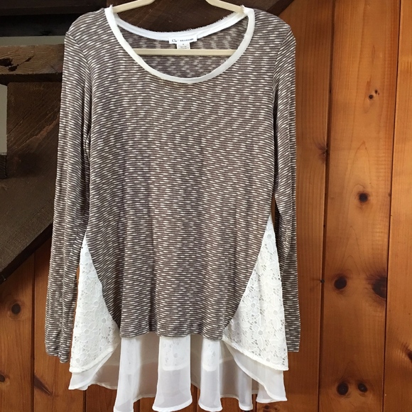 Anthropologie Clu + Willoughby Top - Picture 3 of 6